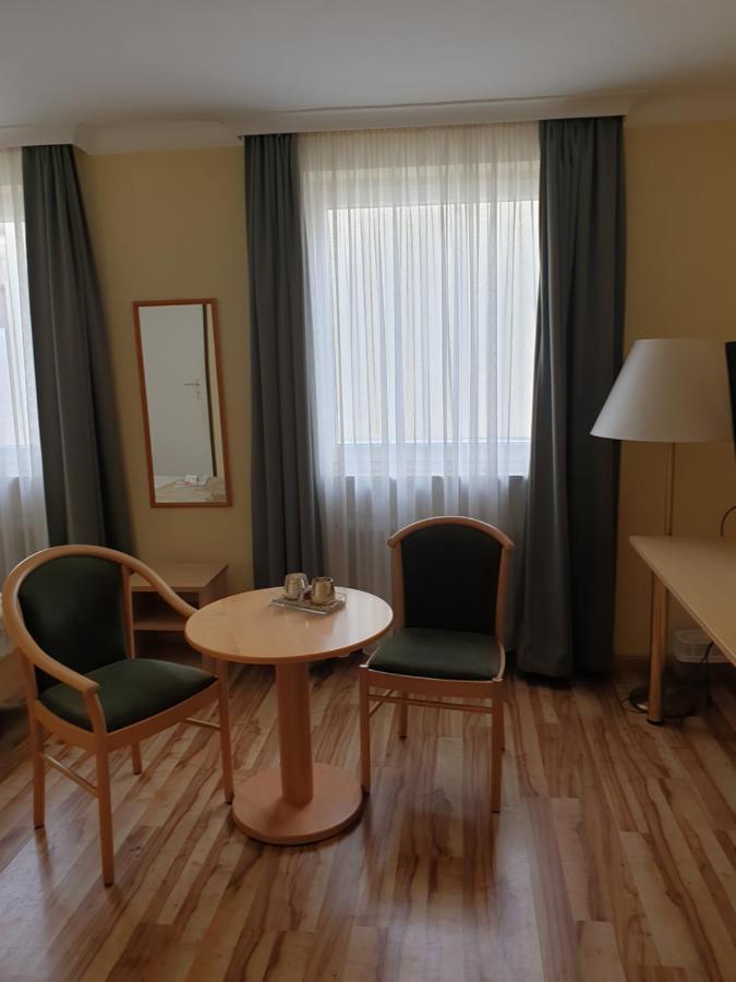 Traditionsgasthof Gruener Baum 바트 슈타펠슈타인 외부 사진